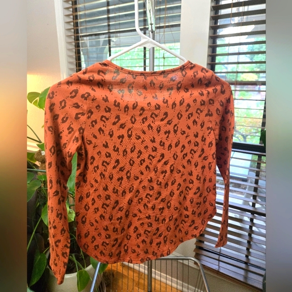 🖤5/$25🐝 Girls Small 7 Long Sleeve Shirt SO Cheetah Print NWOT - Picture 2 of 3